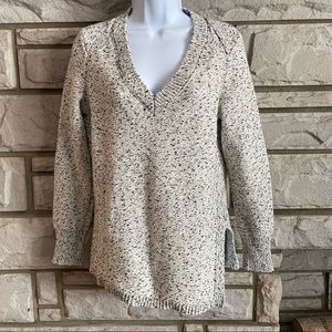 Banana Republic Cream & Black Asymmetrical Hem Cotton/Wool V-Neck Sweater Size S